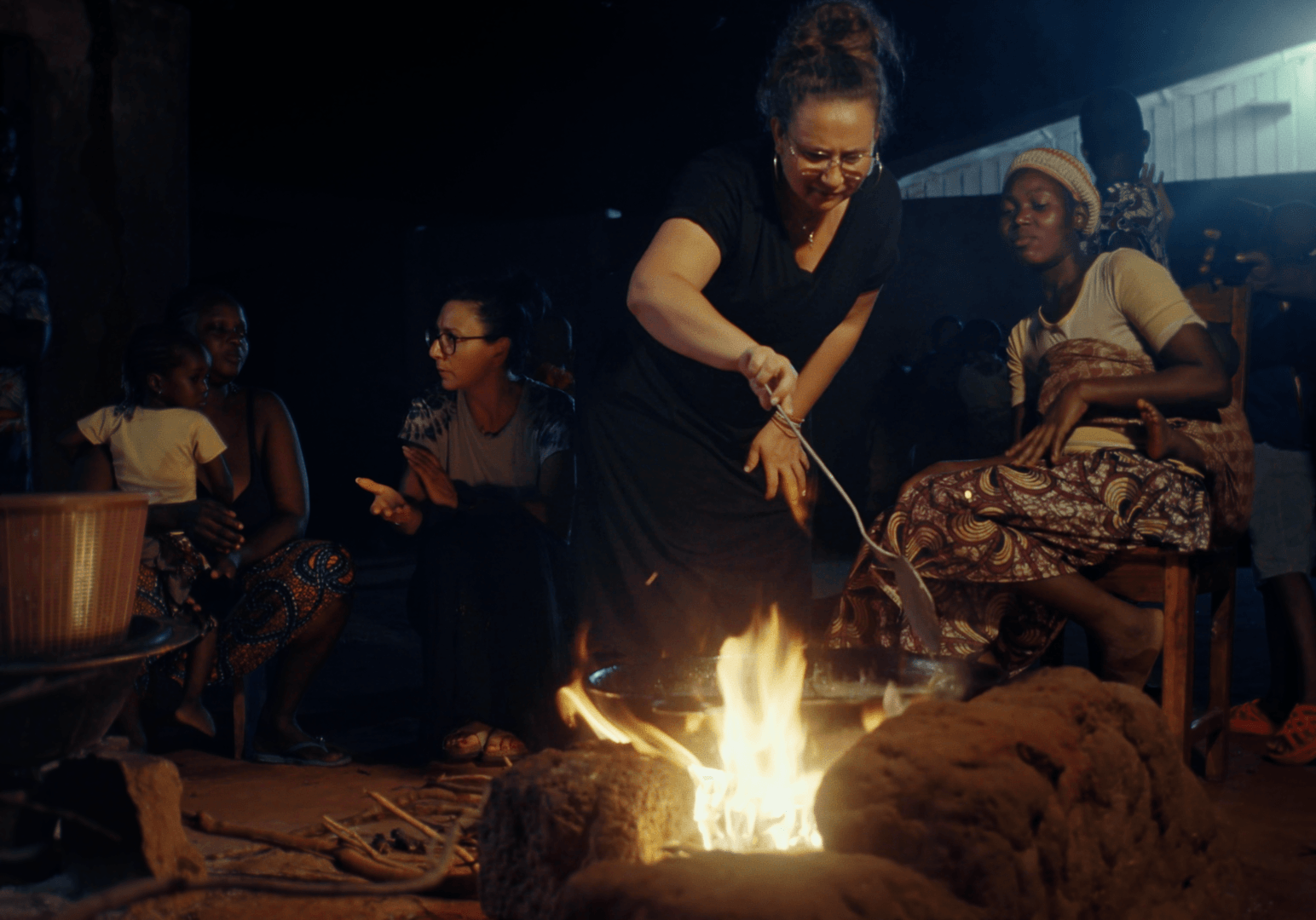 Portraits d'enfants dans la végétation